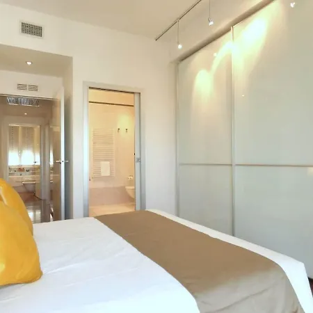 Luxury Apartment *