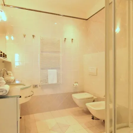 Luxury Apartment *